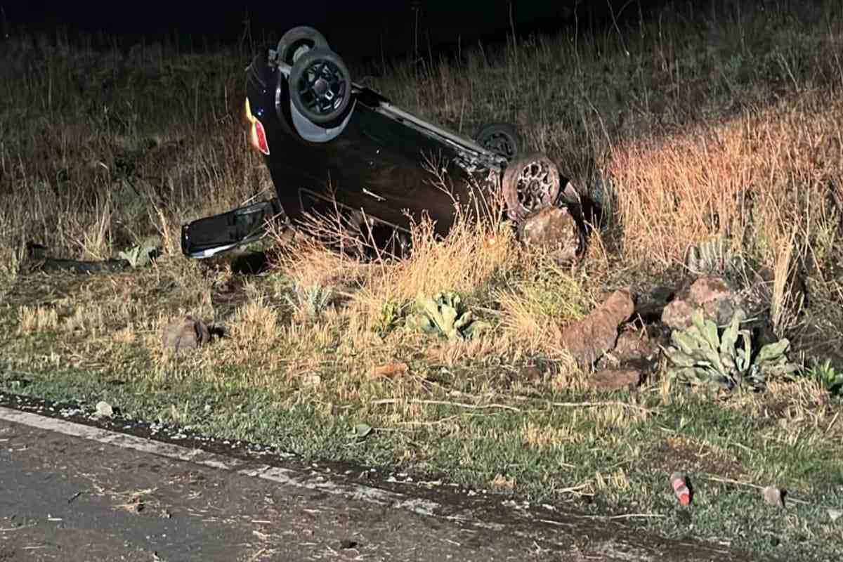Auto fuori strada, tragico incidente nel Catanese: morta la madre, feriti i due figli