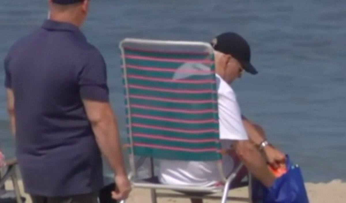 VIDEO | Dopo il ritiro Joe Biden si gode il suo mare nel Delaware