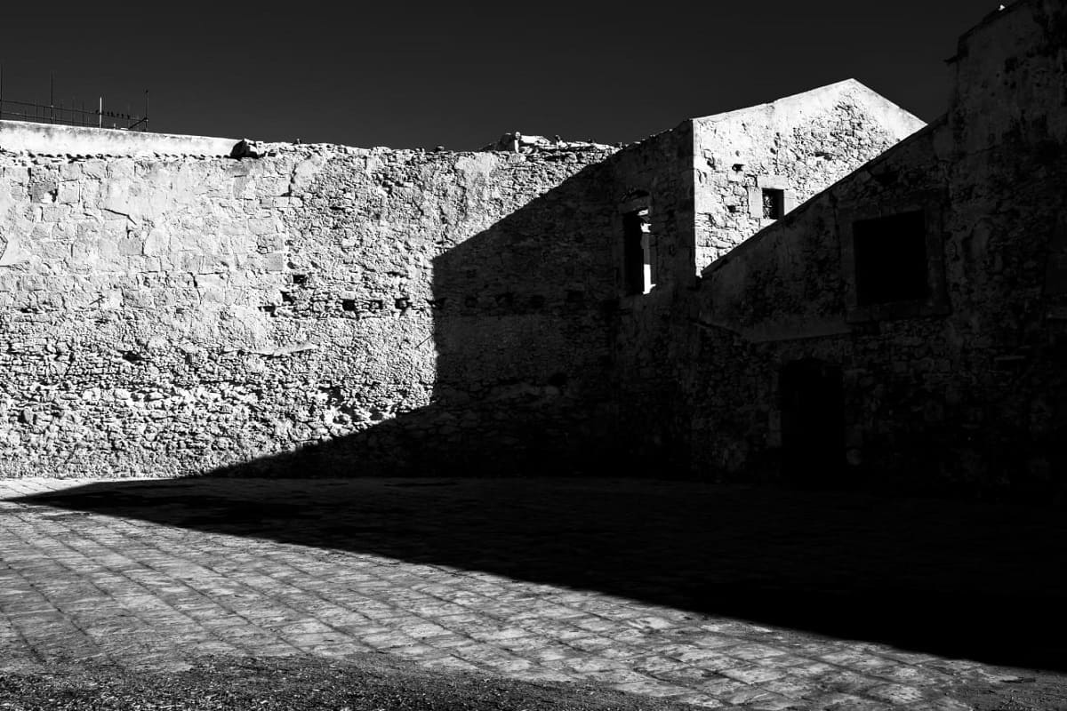 L’Isola attraverso foto in bianco e nero, Noto ospita la mostra “Vedute siciliane” di Massimo Fiorito