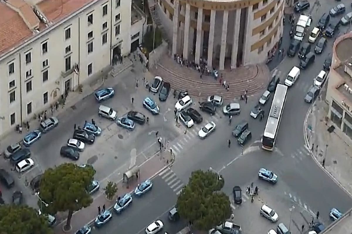 VIDEO | Immigrazione clandestina, scattano due provvedimenti di fermo a Lampedusa