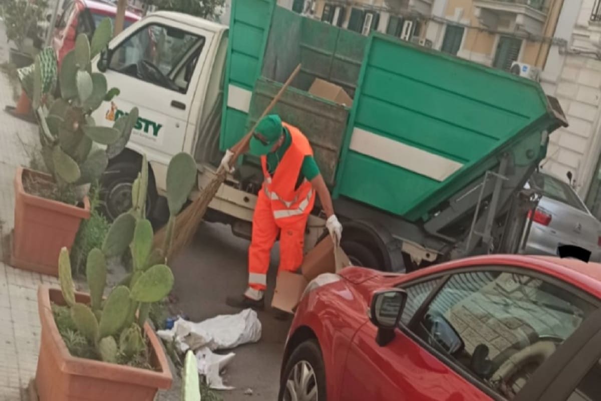 Raccolta rifiuti a Ferragosto 2024 in Sicilia, ecco l’avviso della Dusty