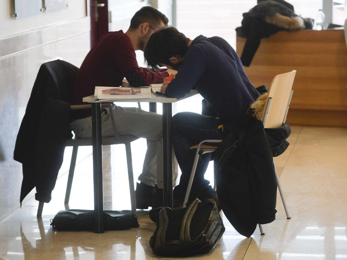 Tasse, libri e spese quotidiane: ecco come risparmiare soldi all’università