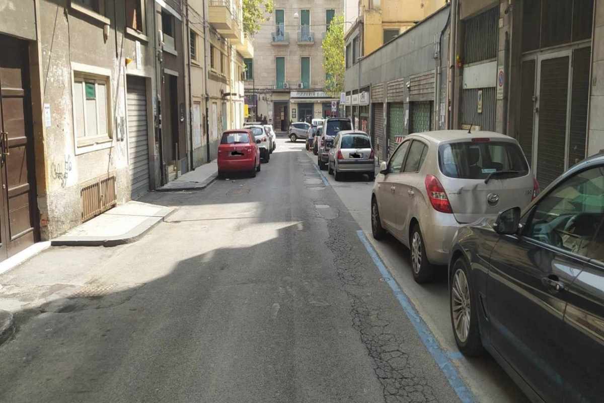 FOTO | Catania, raccolta della cenere dell’Etna. Pesce: “Si procederà ancora per giorni” FOTO | Catania, raccolta della cenere dell’Etna. Pesce: “Si procederà ancora per giorni”