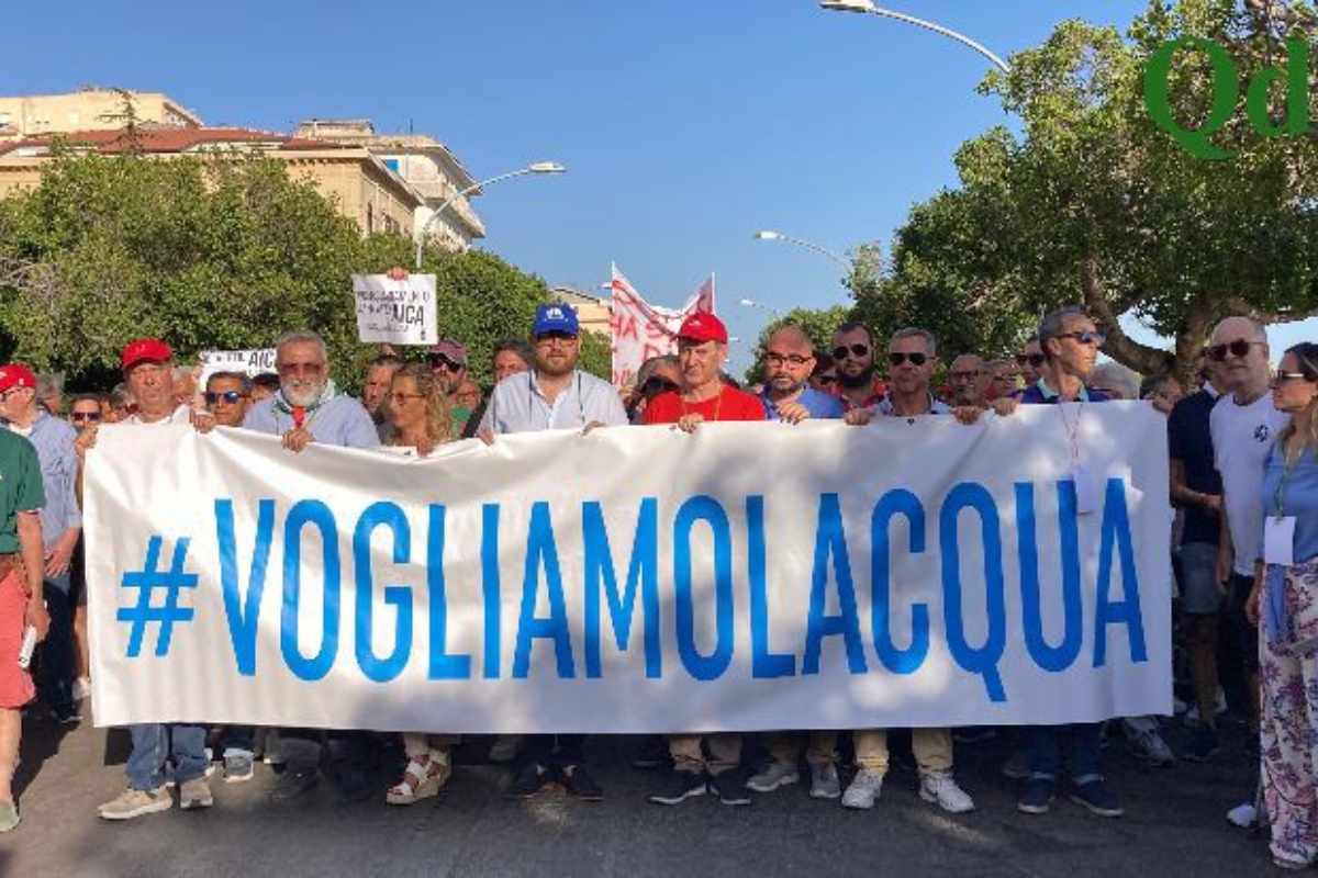 Agrigento, crisi idrica senza precedenti. I cittadini scendono in piazza: “Vogliamo l’acqua”