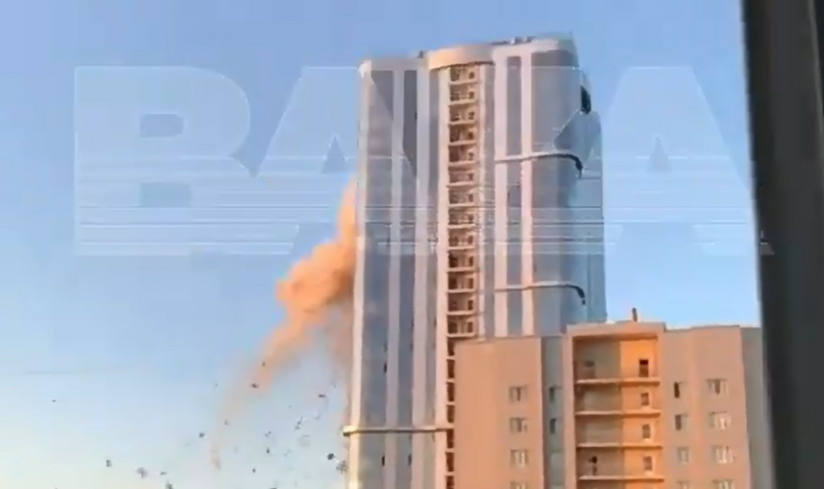 VIDEO | Drone si schianta contro un grattacielo a Saratov: paura in Russia