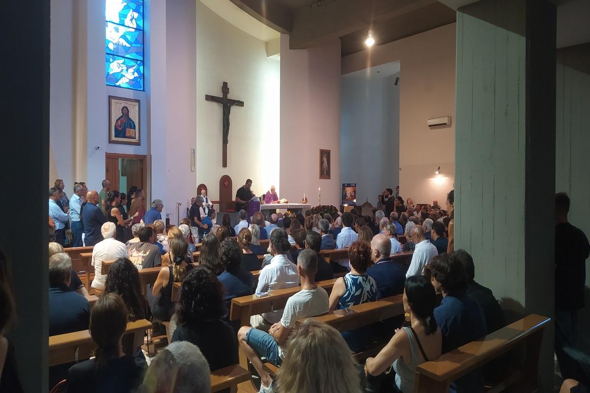 FOTO | L’ultimo saluto commosso a Bruno Arena, i funerali a Canalicchio