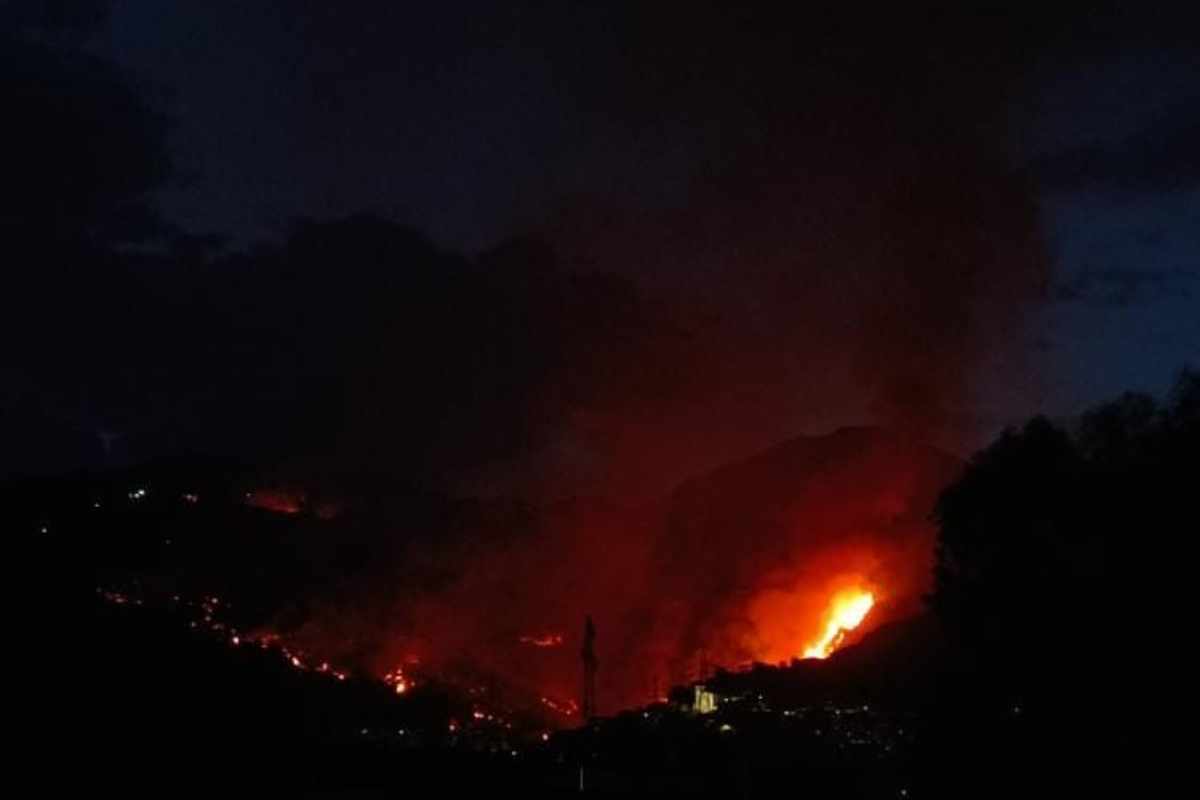 VIDEO e FOTO | Incendi, a Messina e provincia una notte da incubo