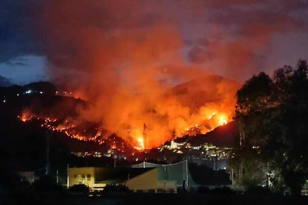 VIDEO e FOTO | Incendi, a Messina e provincia una notte da incubo