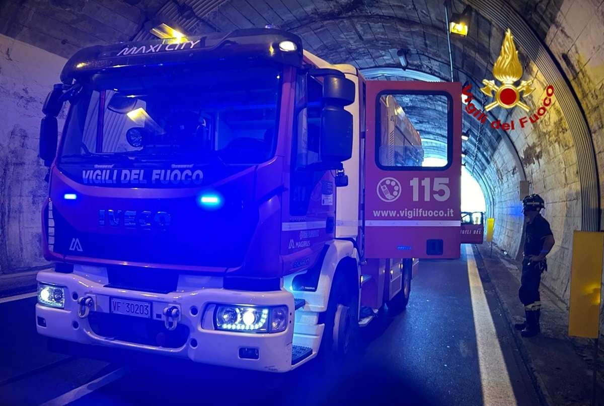 Canicattì, a fuoco l’auto di uno studente: indagini in corso