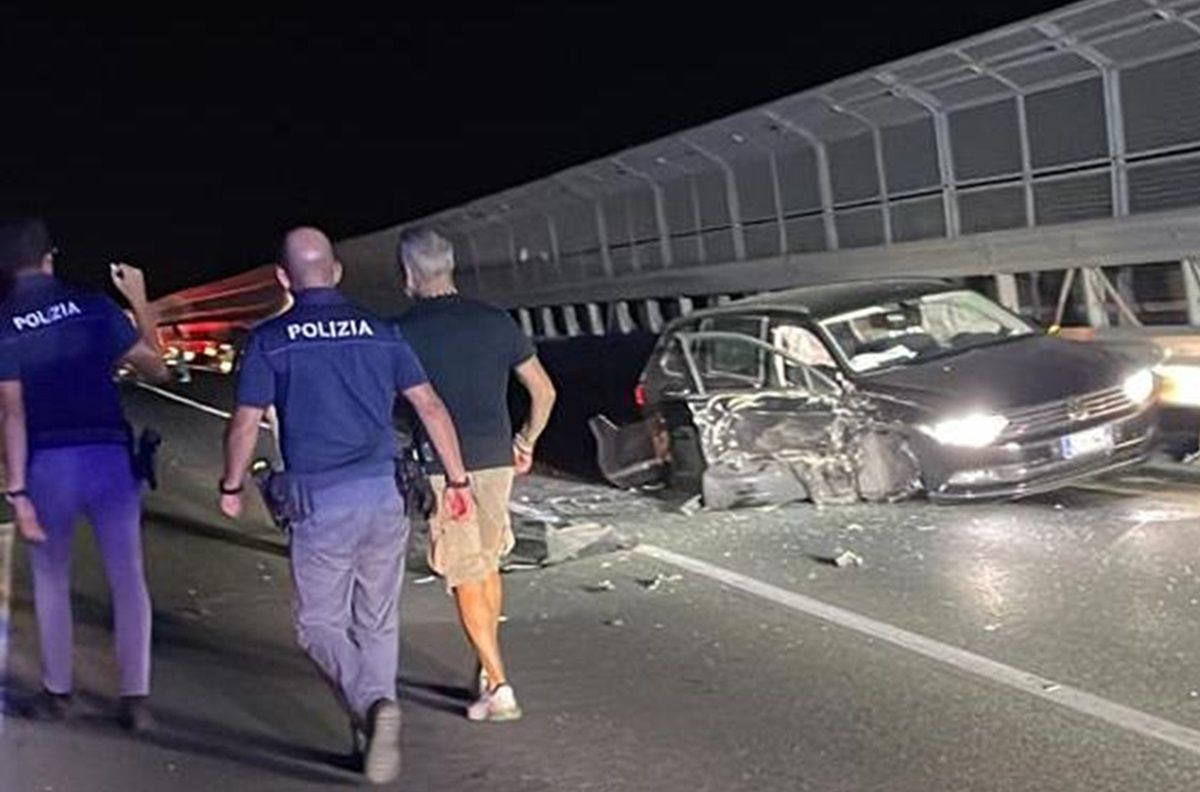 Grave scontro sul Ponte Guerrieri tra due automobili: feriti trasportati d’urgenza in ospedale Grave scontro sul Ponte Guerrieri tra due automobili: feriti trasportati d’urgenza in ospedale