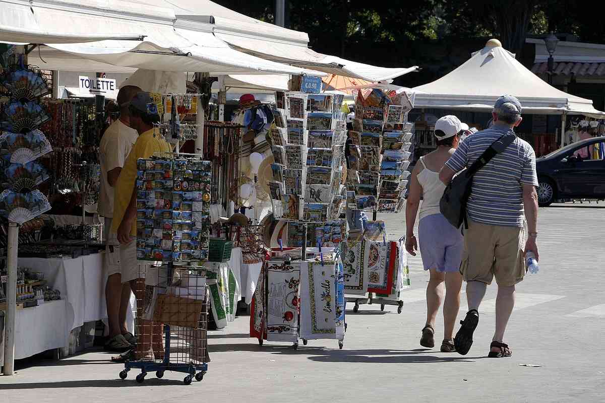 Agrigento, vietata la vendita di souvenir che esaltano la mafia: l’ordinanza del sindaco Miccichè