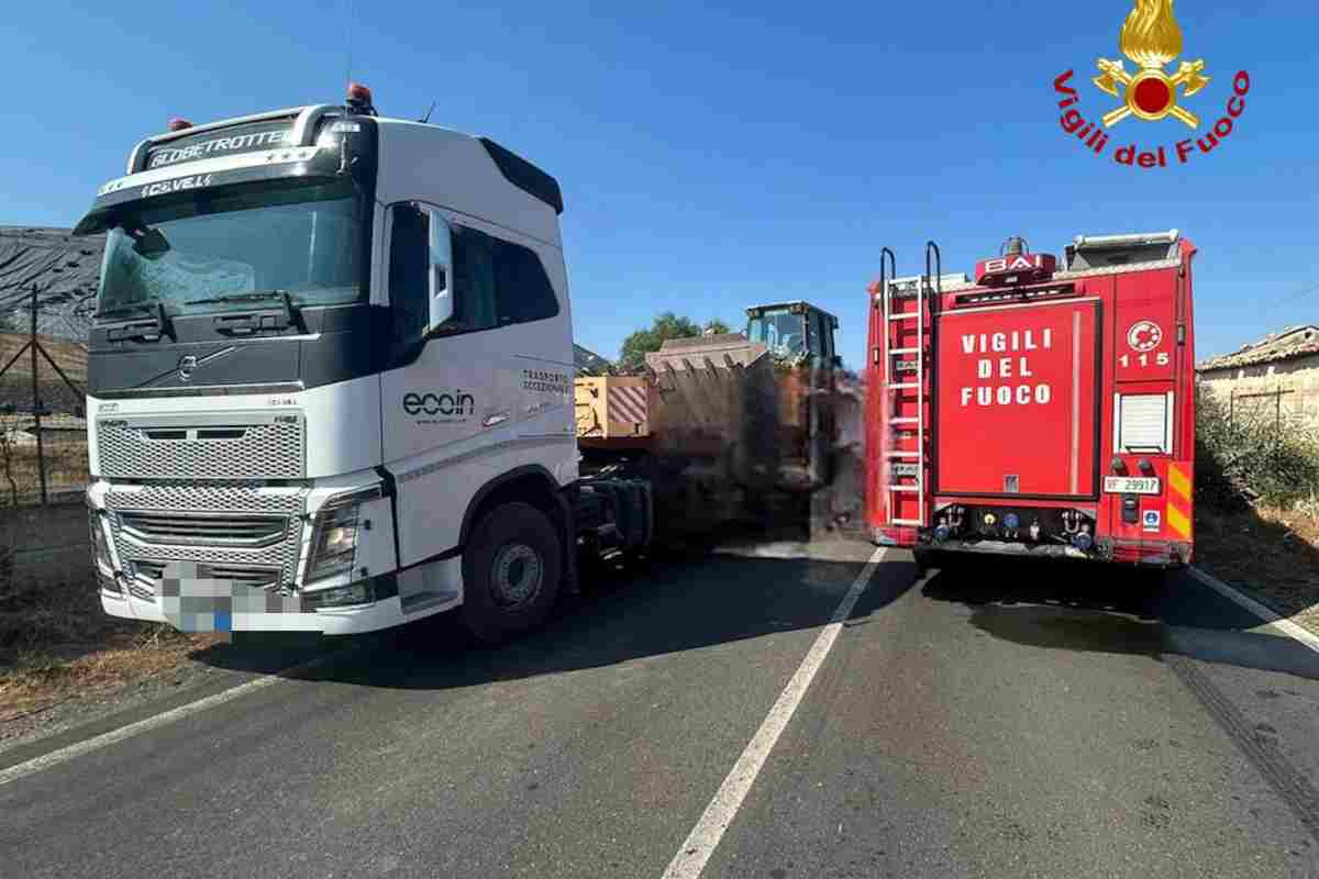 Catania, incidente tra furgone e autocarro sulla SS 385