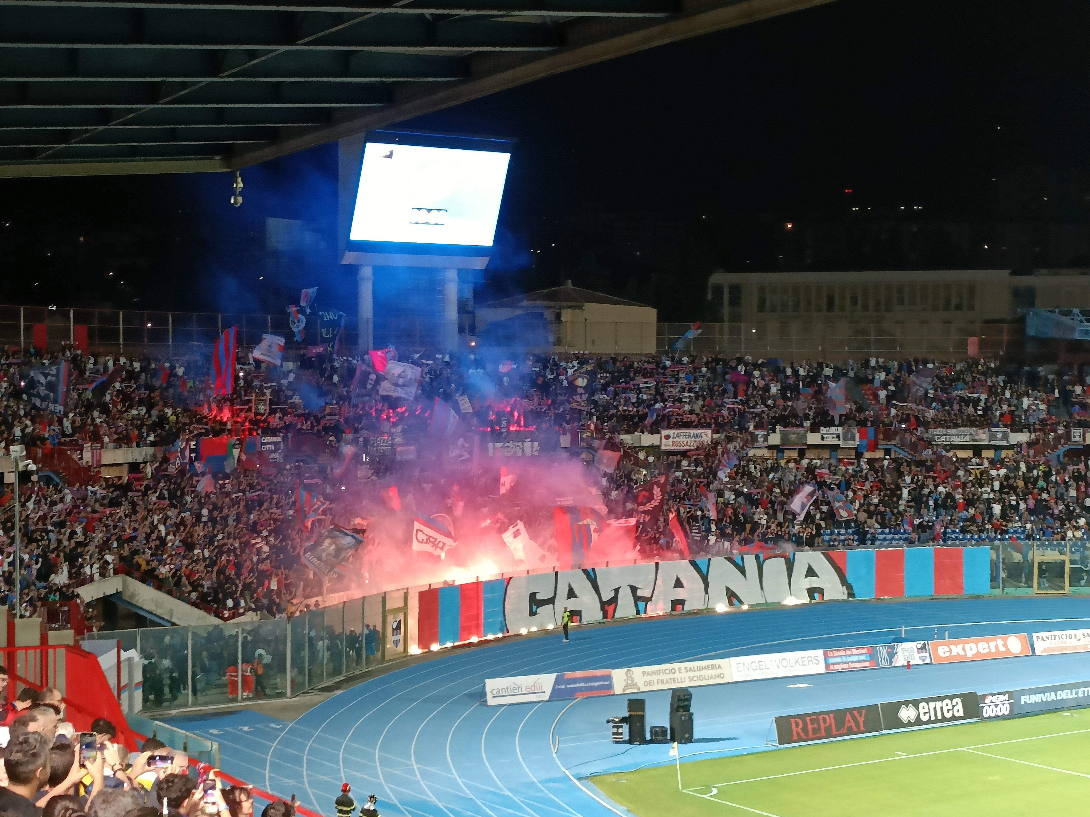 Il Catania torna a vincere: Monopoli piegato al Massimino. Le pagelle: Di Gennaro totem, Lunetta e Adamonis decisivi