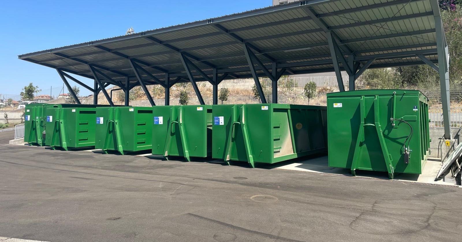 Rifiuti, Catania spaccata tra volenterosi e incivili