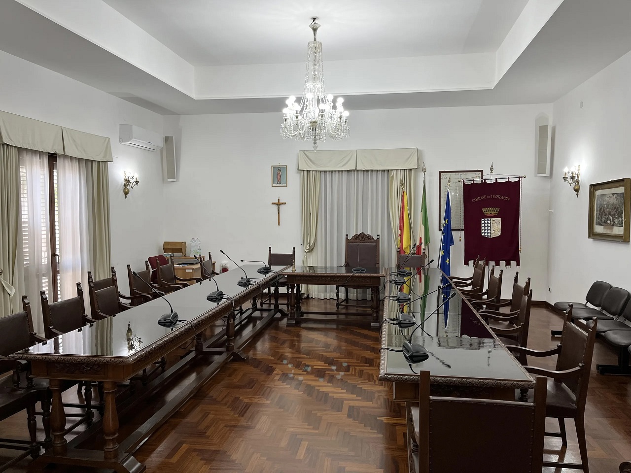 Terrasini, pioggia di sanzioni sui dipendenti comunali