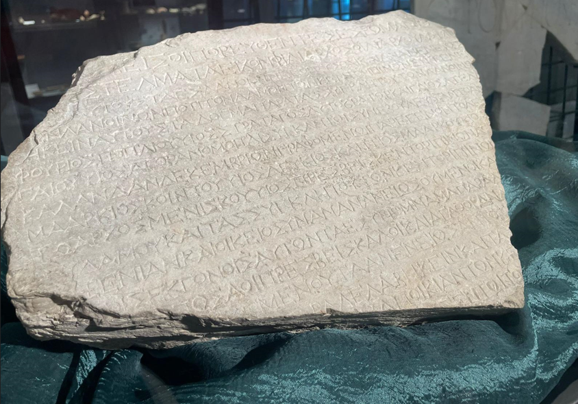 Debutta l’epigrafe sul patto tra Centuripe e Lanuvio