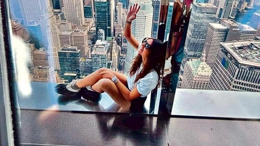 Bimbi sepolti in giardino: Ris portano via tre sacchi dalla villetta