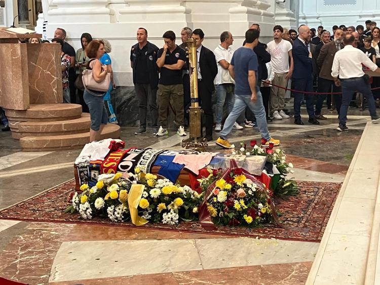 Palermo, l’ultimo saluto a Totò Schillaci. Presenti i vertici del calcio italiano