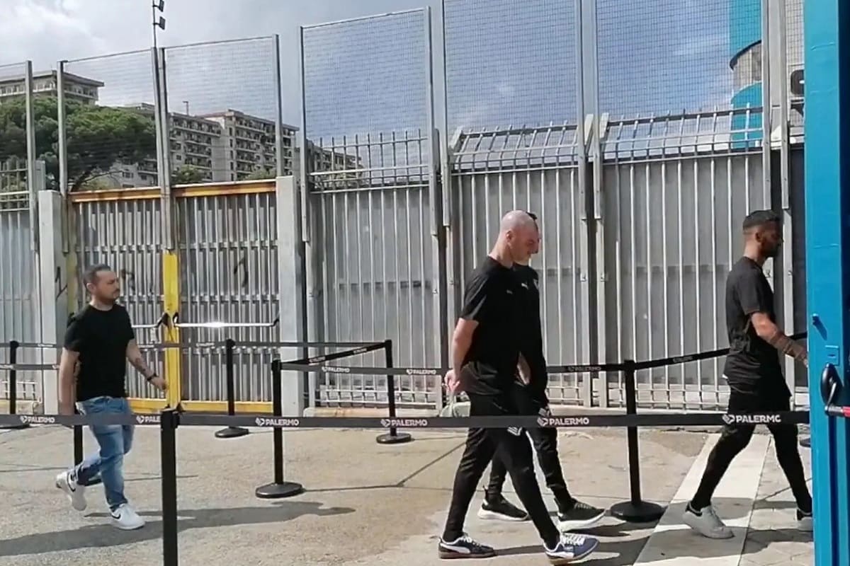 VIDEO | L’omaggio del Palermo alla camera ardente di Totò Schillaci