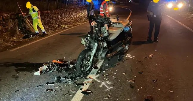 Perdono il controllo dello scooter e si schiantano: gravi un uomo e una donna a Randazzo