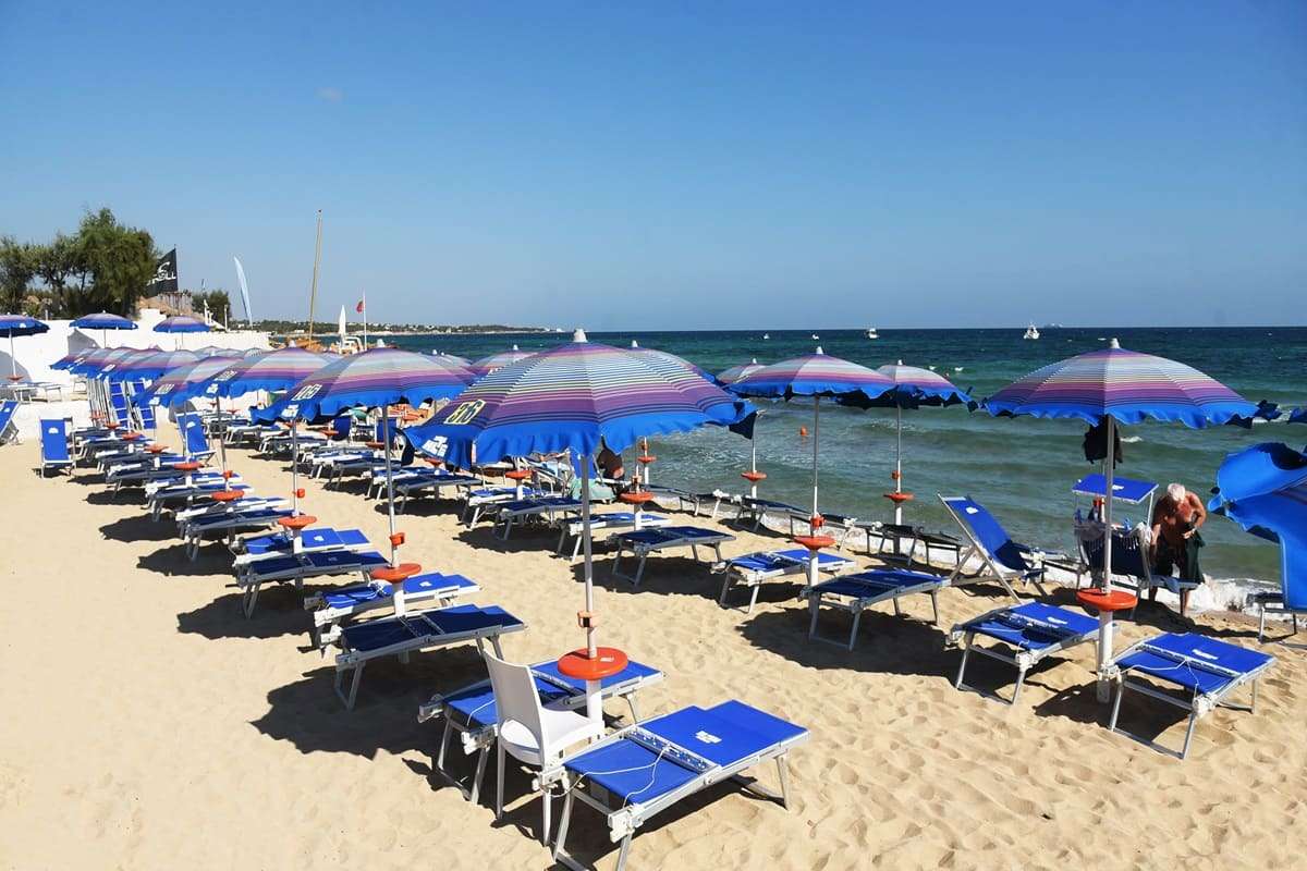 Milazzo, neonato accusa malore in spiaggia: bagnini eroi lo salvano