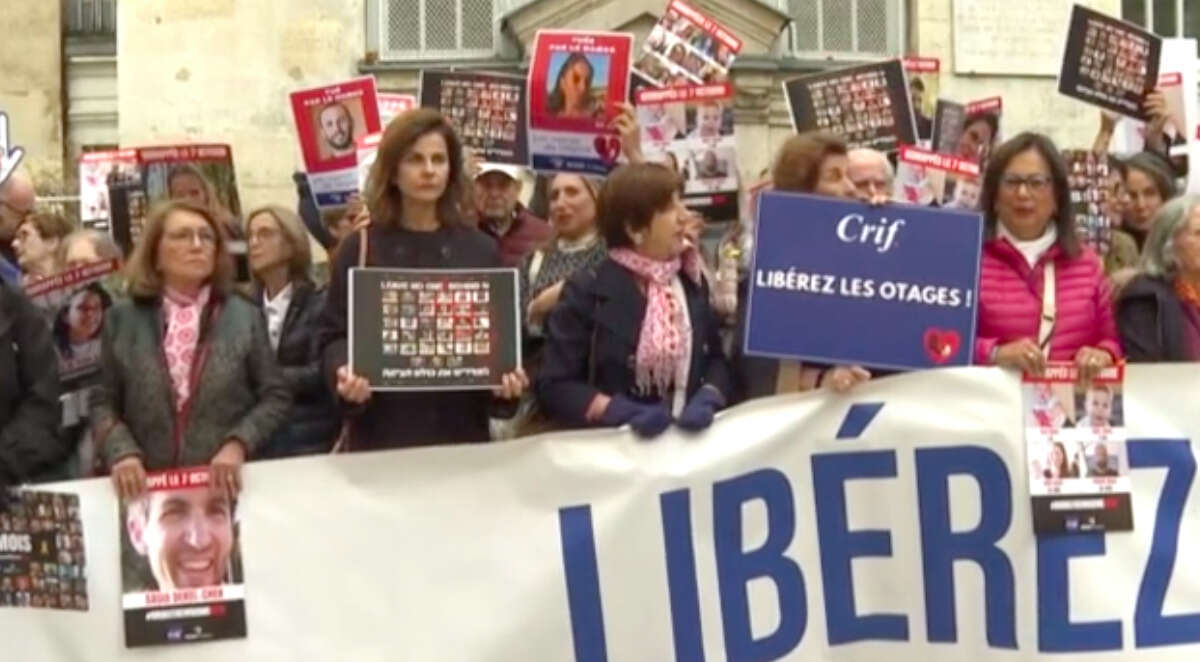 VIDEO | La manifestazione a Parigi per chiedere la liberazione ostaggi di Hamas