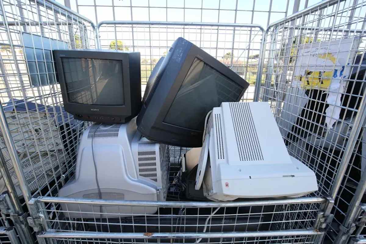 Rifiuti elettrici ed elettronici da Malta alla Sicilia, c’è il nuovo ok della Regione: i Raee andranno a Belpasso