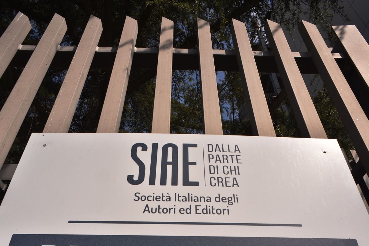 La SIAE assume diplomati o laureati come accertatori: requisiti e come candidarsi