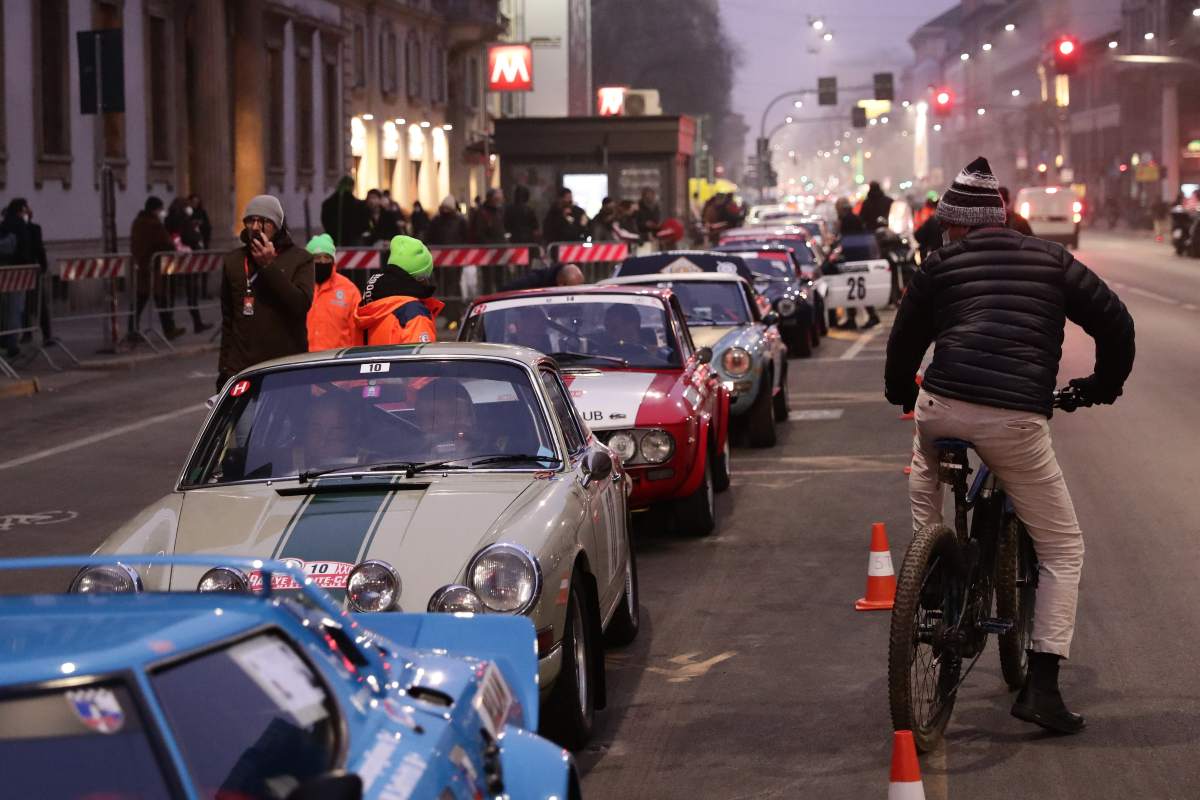 Bollo auto storiche 2024, come funziona e le novità sulle targhe originali