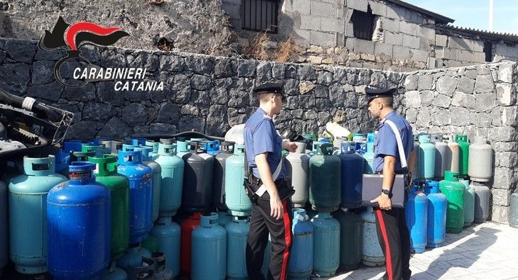 Catania, scoperto deposito illegale di bombole di gas a Picanello