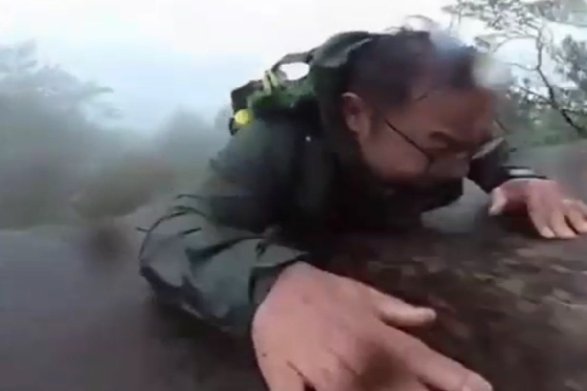 VIDEO | Scivola e cade dal dirupo con la cam accesa