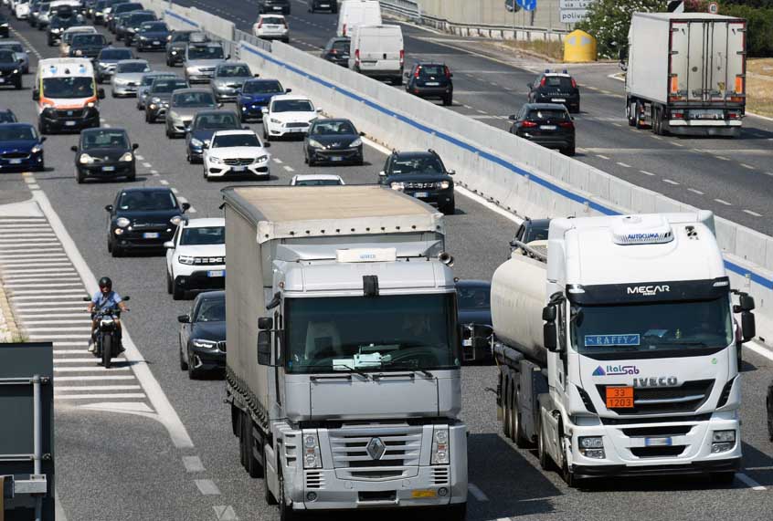 Cresce il trasporto su gomma in Sicilia si registra un “boom” di mezzi pesanti