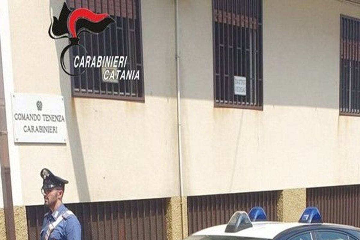 Tentata estorsione, ricettazione e lesioni personali aggravate: 2 arresti nel Catanese