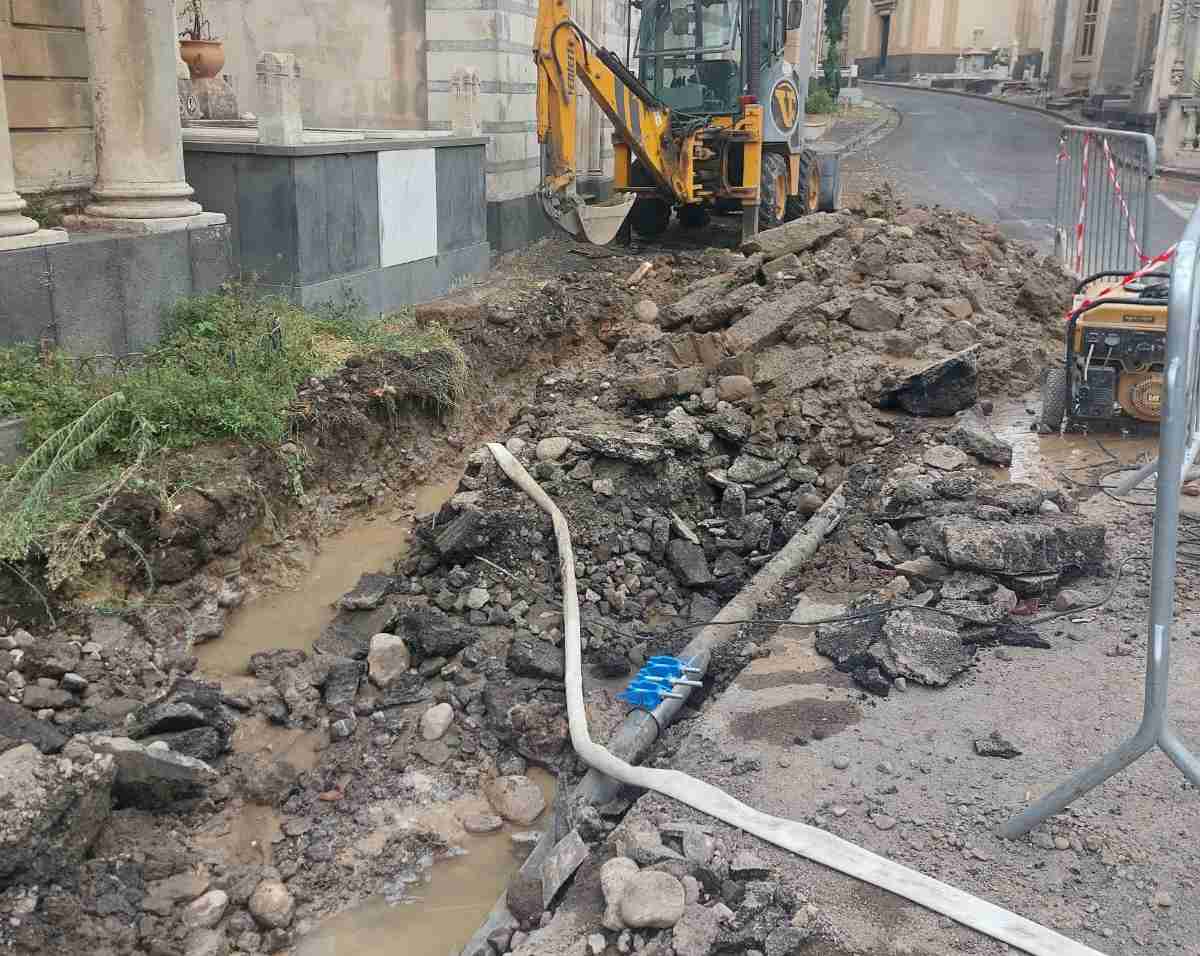 Cimitero di Catania, riparazione della condotta idrica per fermare le perdite d’acqua