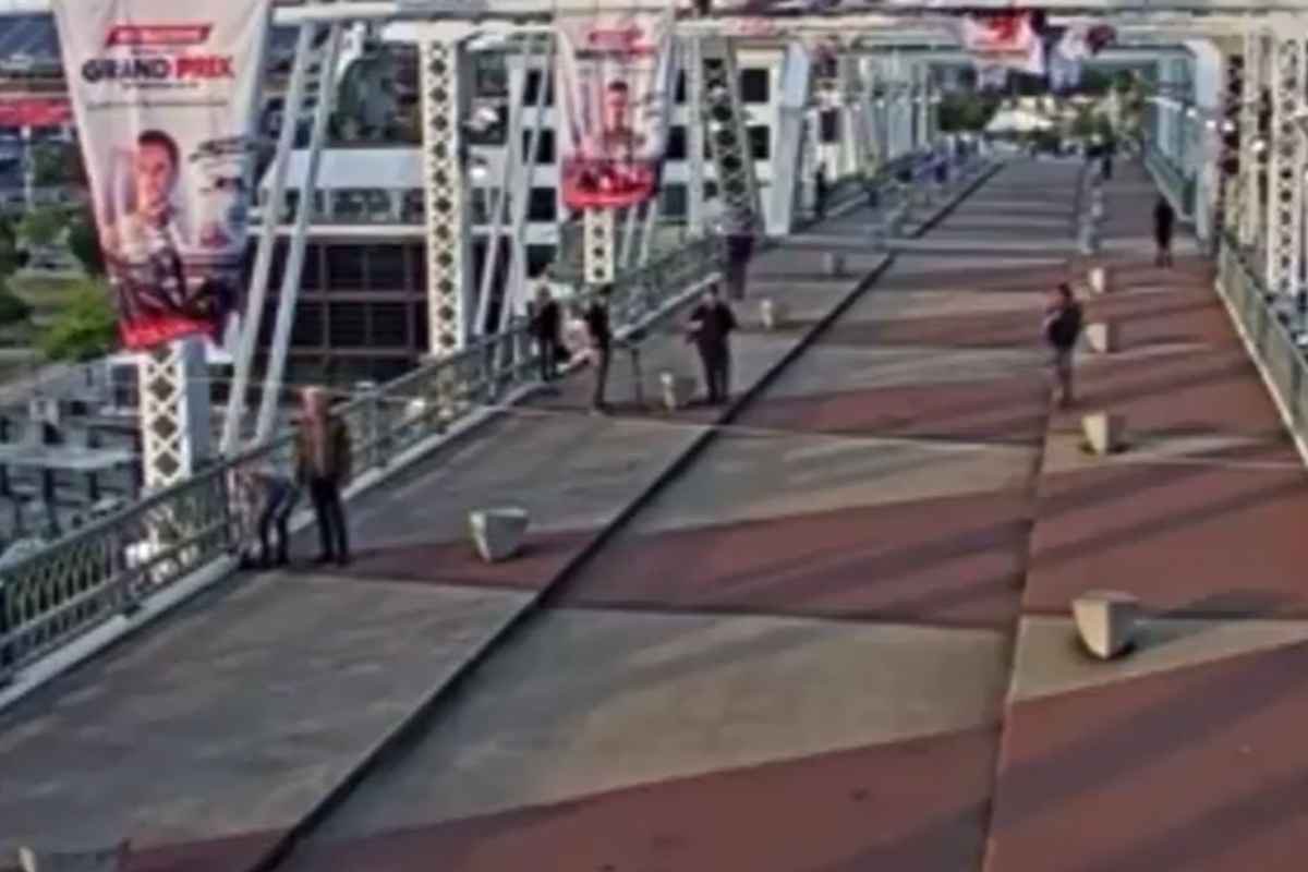 VIDEO | Jon Bon Jovi eroico: l’artista salva una donna che voleva buttarsi da un ponte