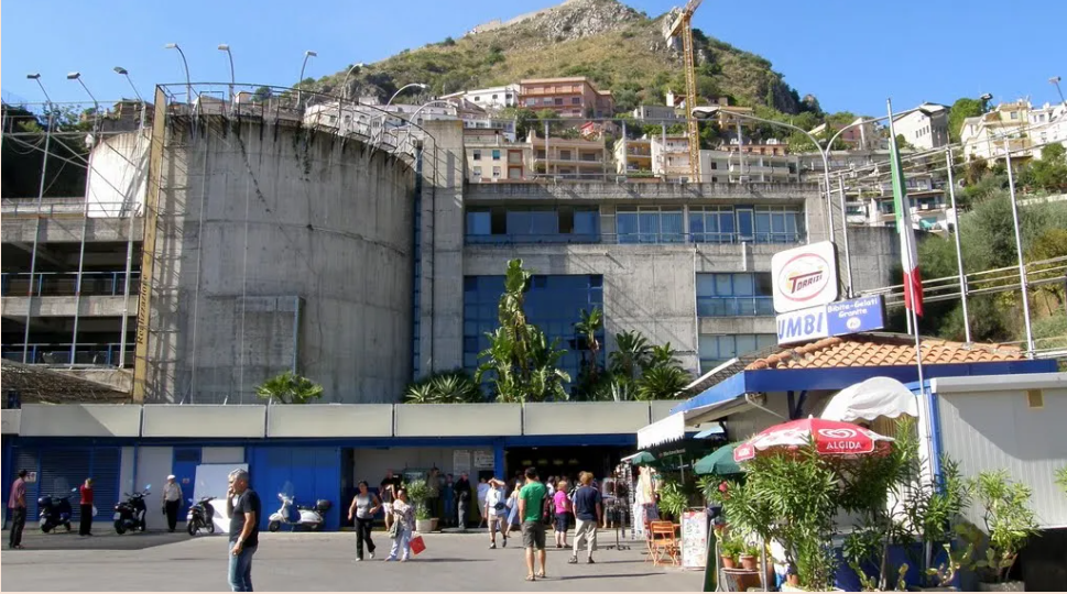 Parcheggi, Taormina cerca cinquemila posti auto