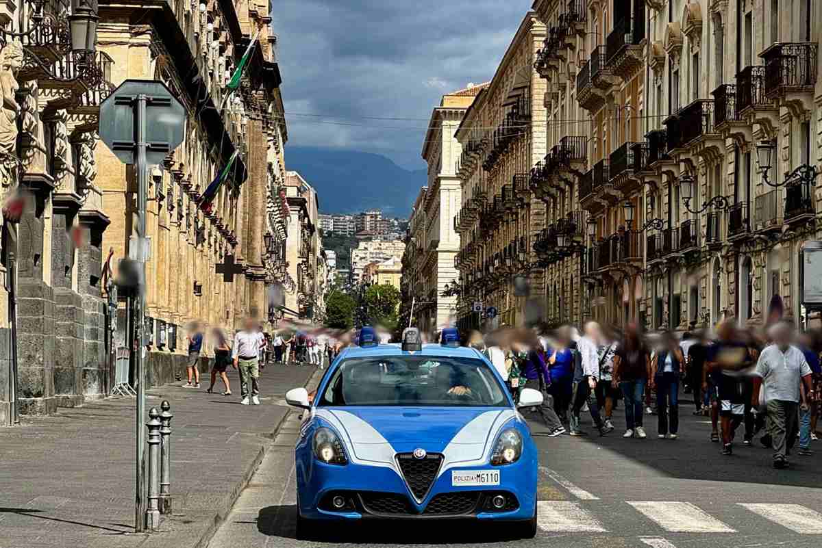 Fuggono e speronano auto della polizia, due tunisini espulsi e collocati al Cpr di Catania