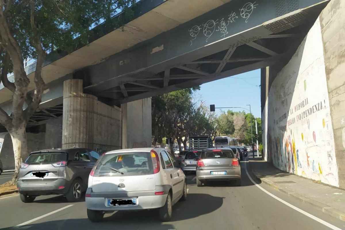 Galleria foto 'FOTO e VIDEO | Catania, traffico in tilt sulla circonvallazione. Porto al QdS: “Ecco quello che serve alla città”' - foto 3