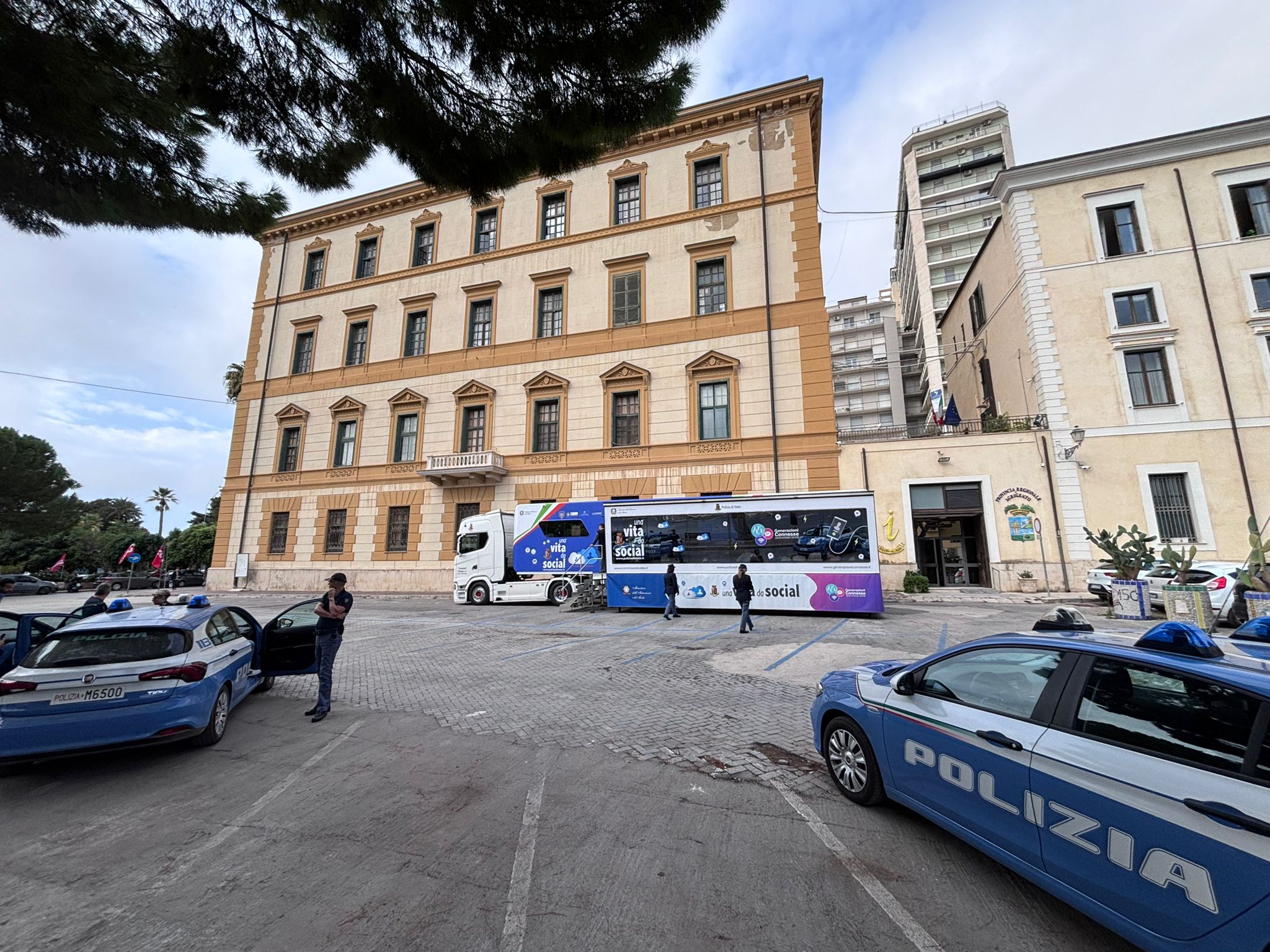 Agrigento, la Polizia educa i giovani contro le insidie del web