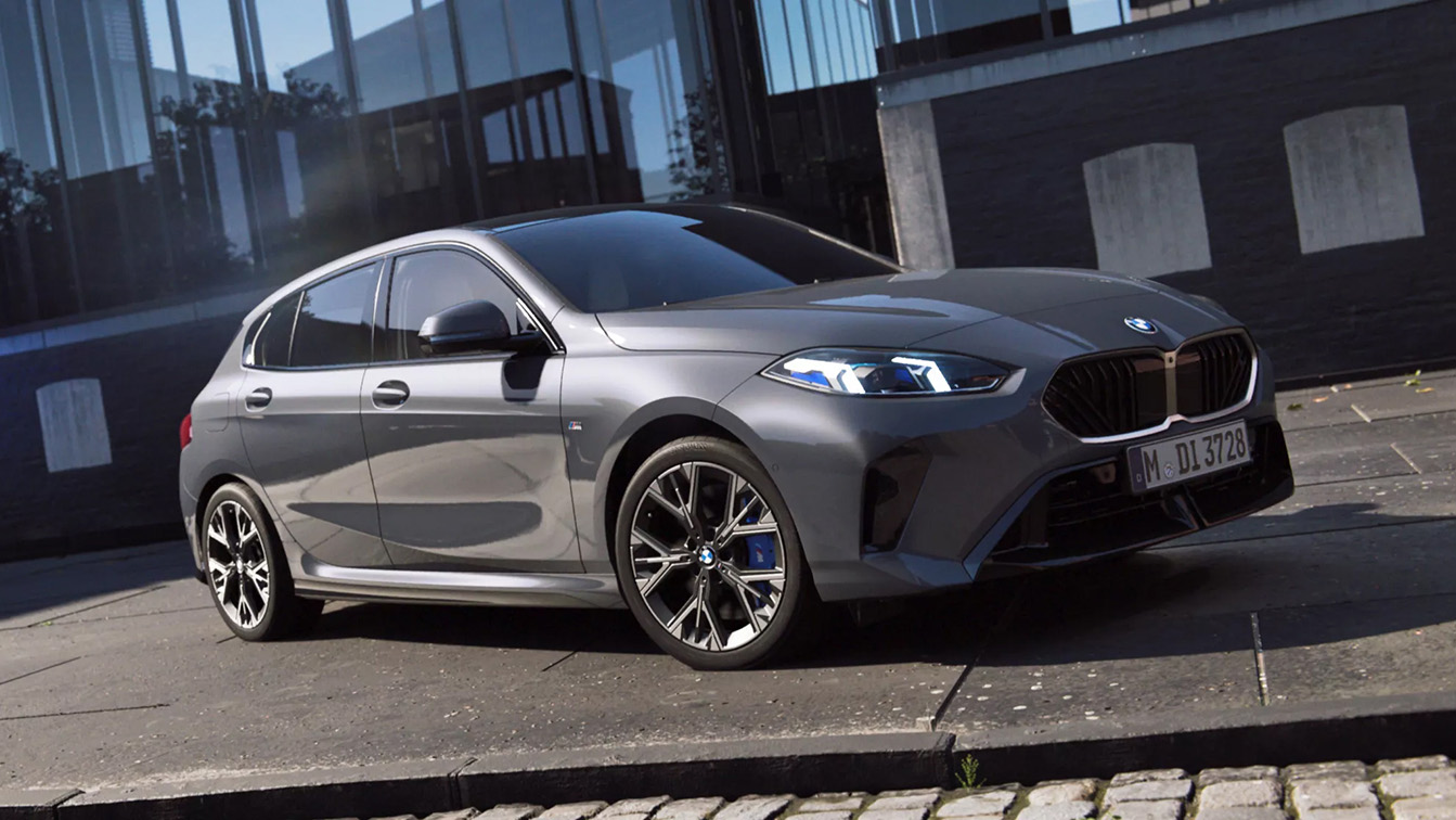 Nuova Bmw Serie 1, un look più sportivo e motori termici