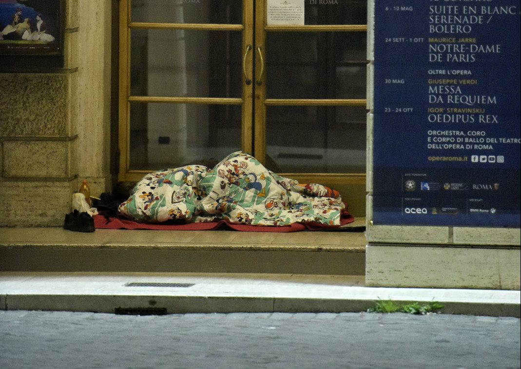 Senzatetto, la “violenza” della povertà. Oltre 700 persone sono morte di stenti