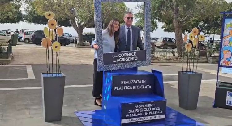 Recupero plastica, ad Agrigento la cornice che parla di riciclo