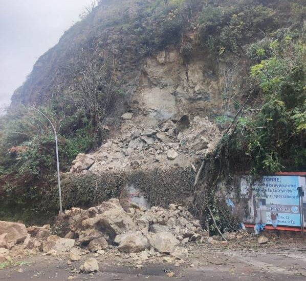 Enna, frana di via Pergusa: stop al transito veicolare