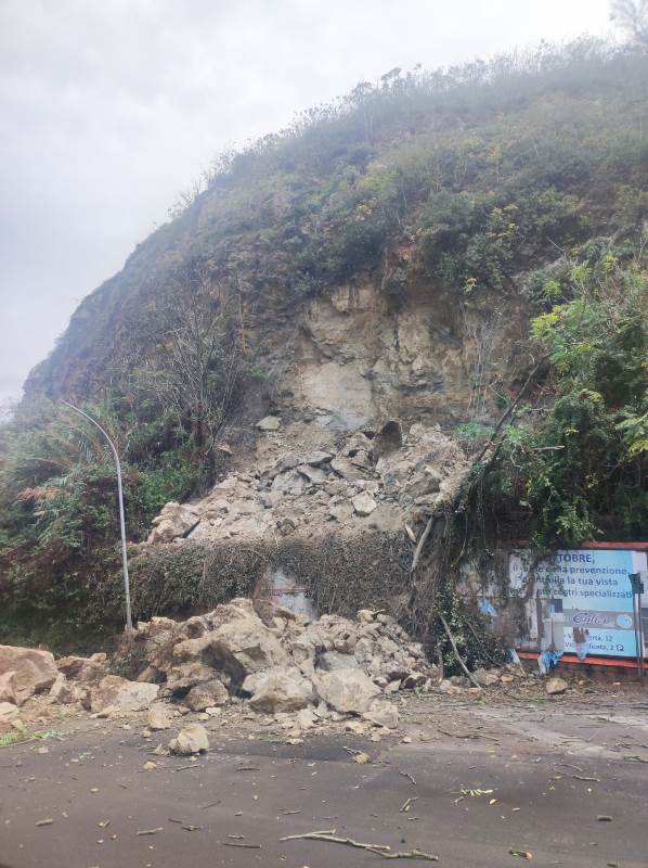 Enna, frana di via Pergusa: stop al transito veicolare