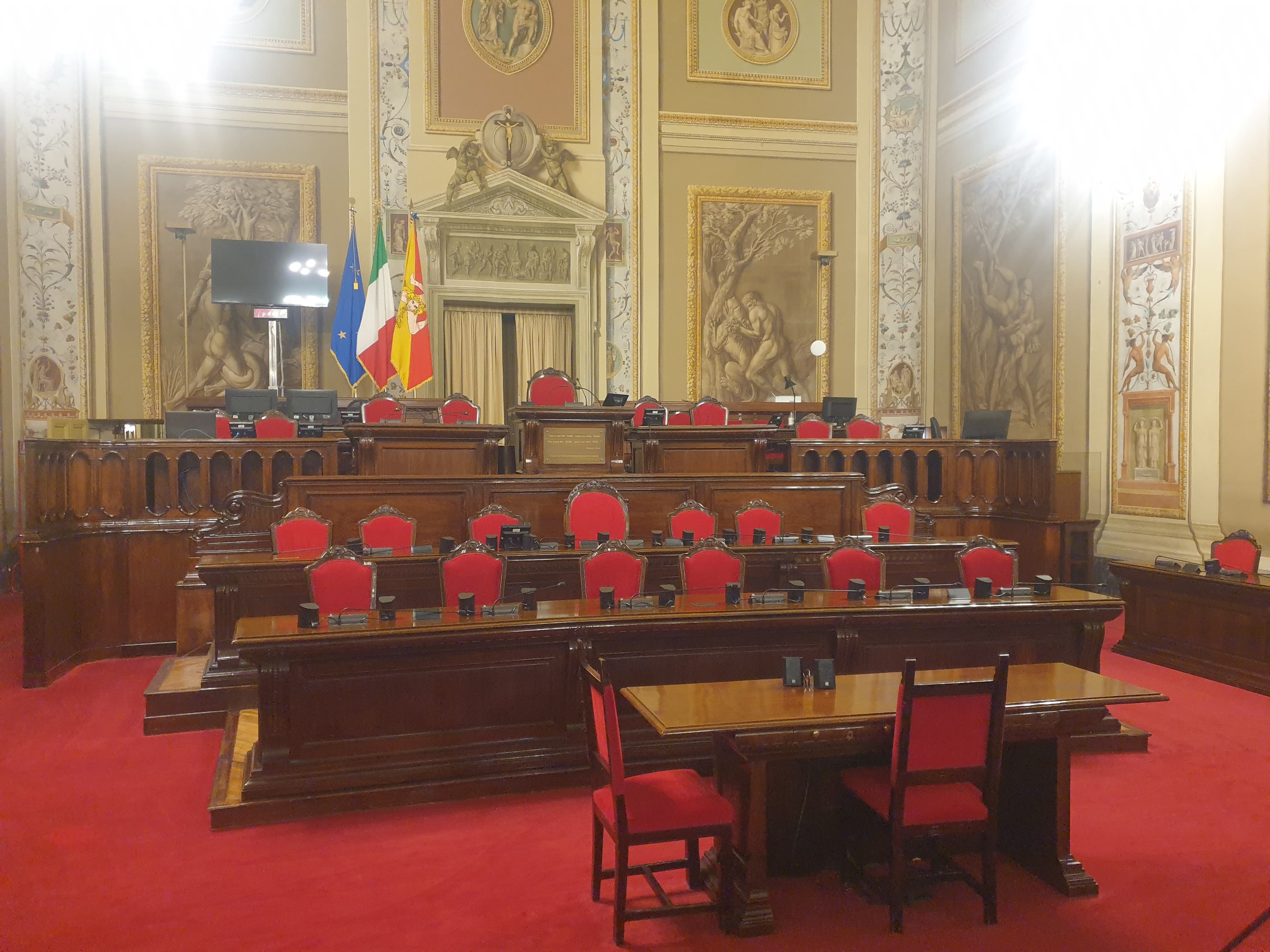 Sanatoria “bollente”, si rinvia ancora il ddl urbanistica