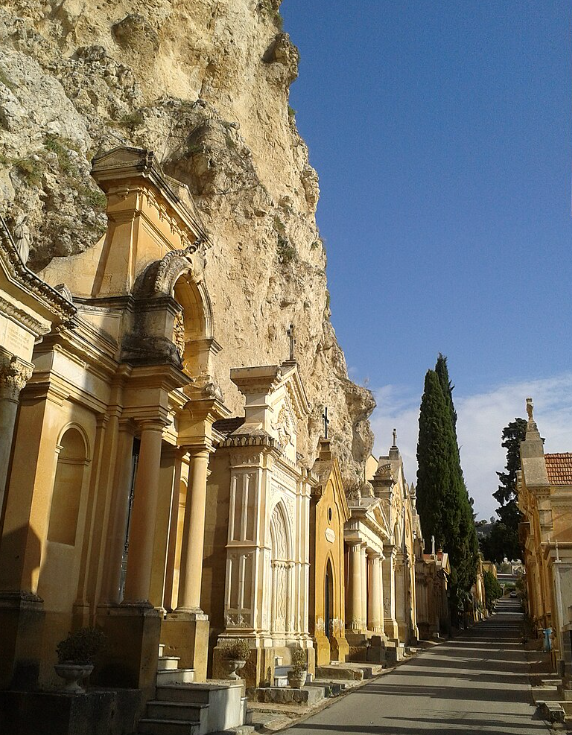 Il cimitero di Caltanissetta verso il Giorno dei morti Il cimitero di Caltanissetta verso il Giorno dei morti