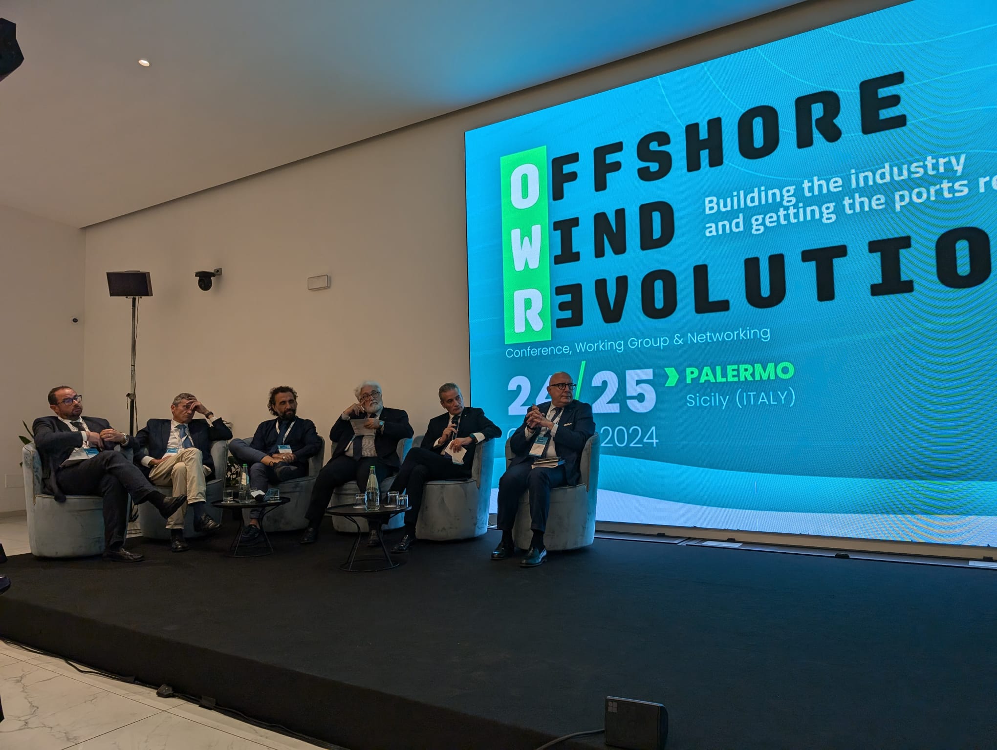 La Sicilia punta sull’energia eolica che viene dal mare