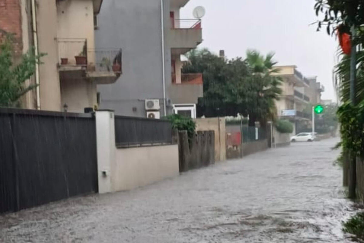 Milazzo sommersa dall’acqua, il sindaco Midili attiva il Centro Operativo Comunale