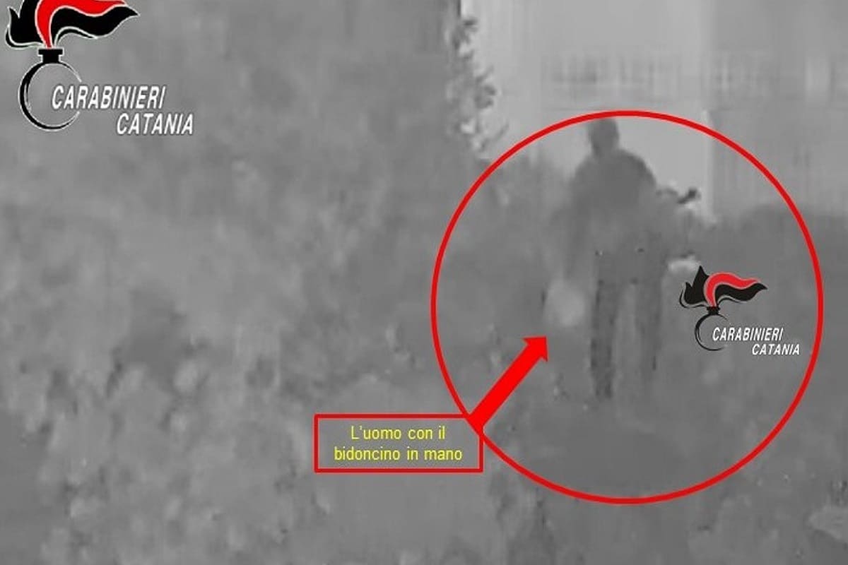 VIDEO | L’ex moglie perseguitata e l’auto del rivale bruciata per vendetta: denuncia a Gravina