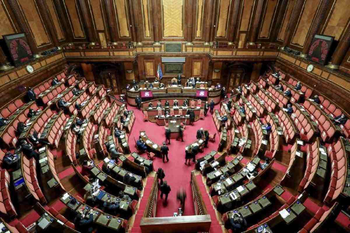 Dl Omnibus, sì dal Senato ai poteri speciali a Schifani per i rifiuti: “Provvedimento necessario”